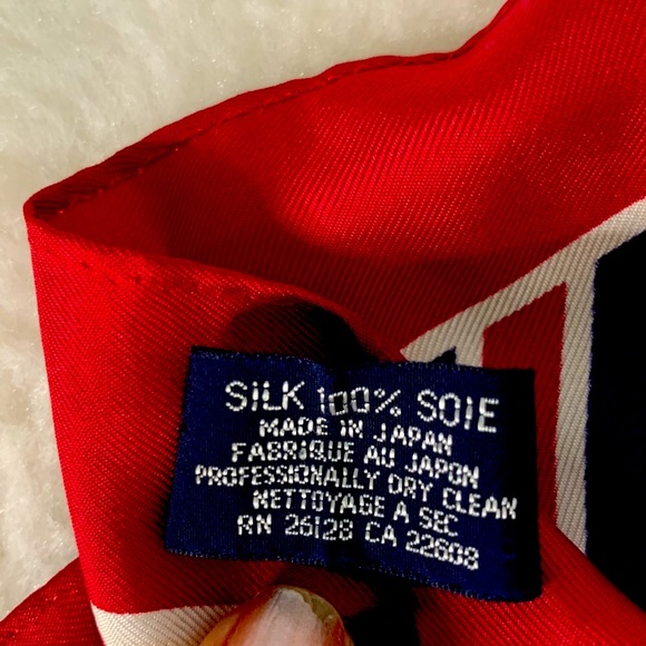 Vintage Rare find Ralph Lauren scarf ๐งฃin excellent preowned condition ๐ฏ% Silk. - Picture 9 of 12